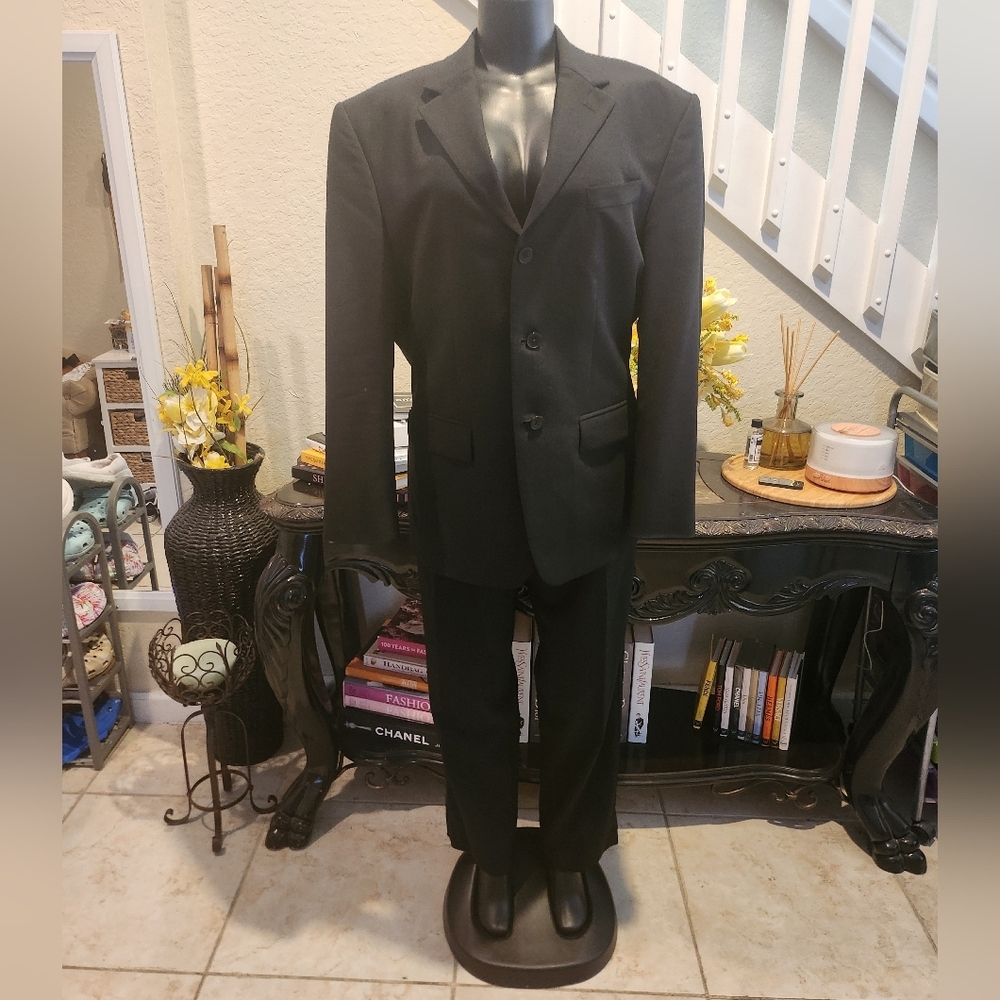 Oscar de la Renta suit size 40S / W32